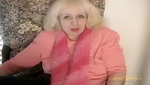 Grandma Jamie Uses A Vibrator With Jamie Monroe